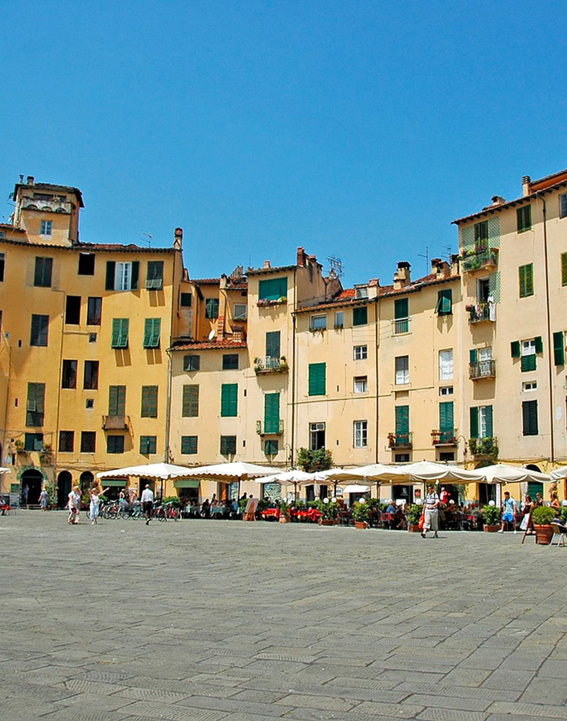 Piazza Anfiteatro di Lucca